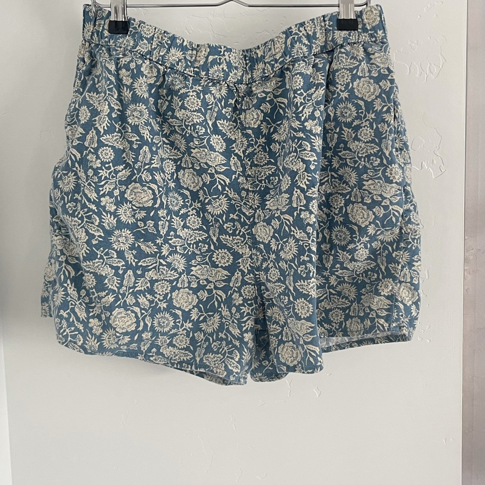 Universal Thread Short Womens Size M Linen Rayon Summer Casual Style Blue Floral